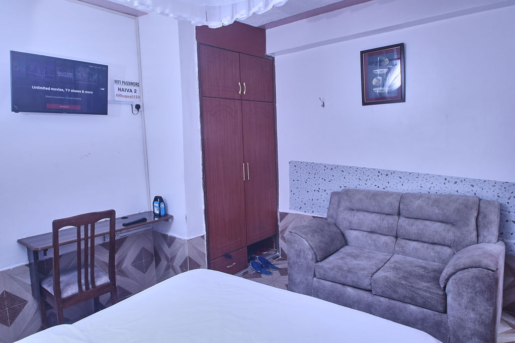 Pink House Naivasha B And B