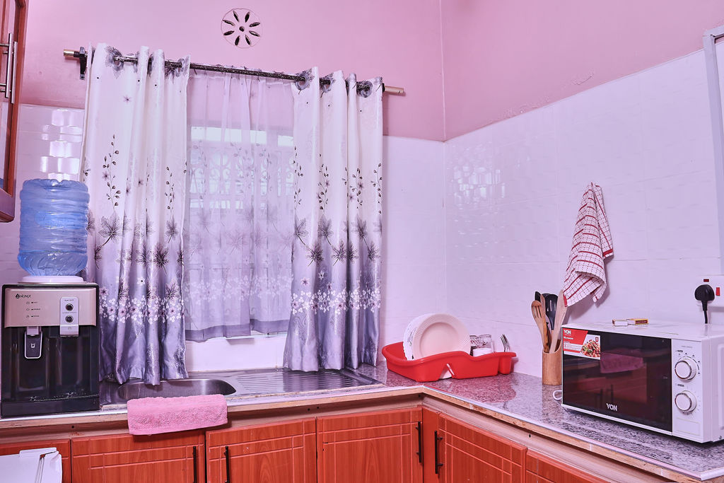 Pink House Naivasha B And B